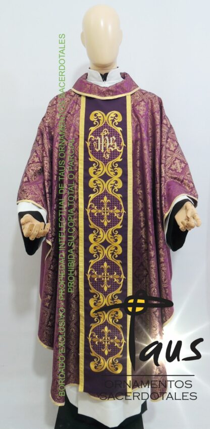 Casulla con estolón bordado