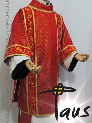Dalmática con galones bordados