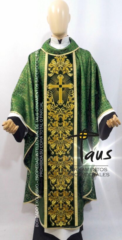 Casulla con estolón bordado
