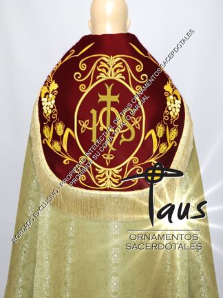 Capa pluvial estolones bordados