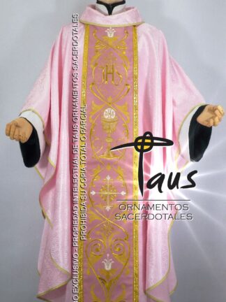 Casulla tela liviana con estolón bordado