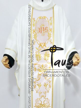 Casulla con estolón bordado