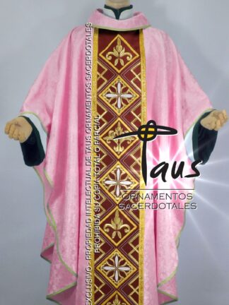Casulla tela liviana con estolón bordado