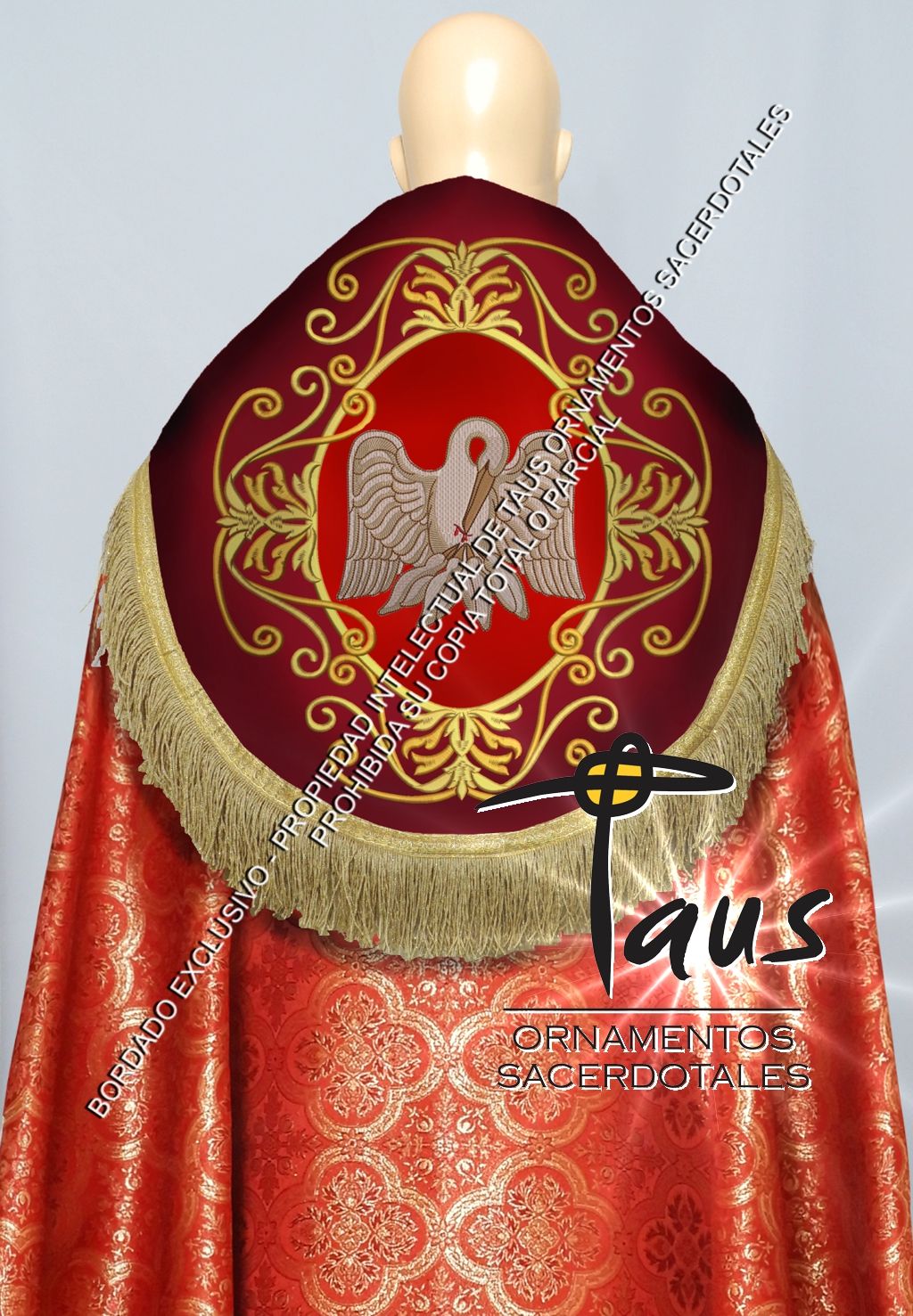 Capa pluvial roja con solapa bordada